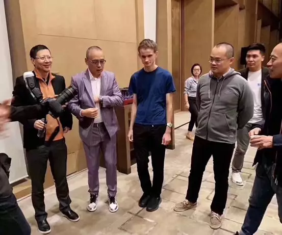 跨界大佬同框：“新兴”站C位，“古典”两边围