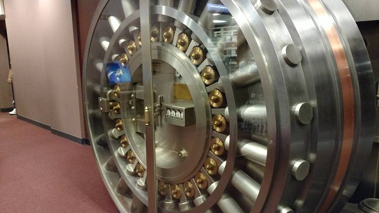 vault-2383965_960_720
