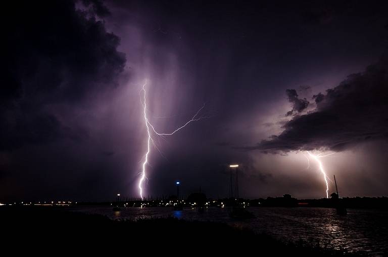 lightning-1625550_960_720