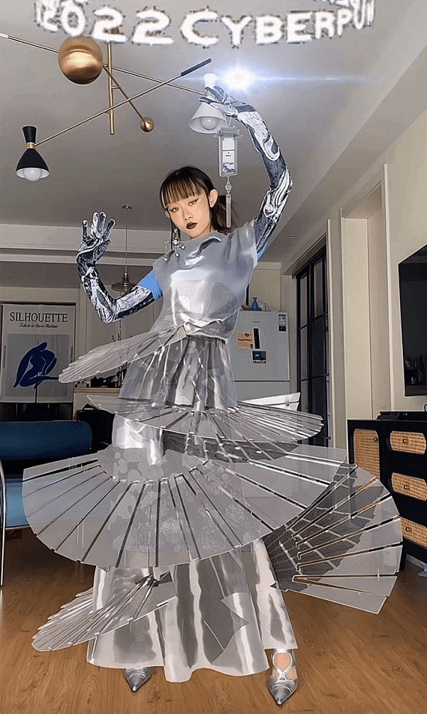 被疫情加速的魔幻产业：他们在元宇宙买房、恋爱
